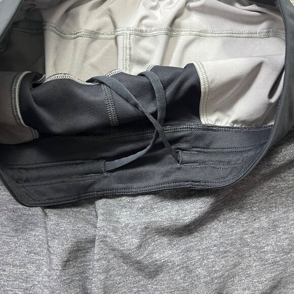 Lululemon Athletic T.H.E. Short Linerless 9” Heathered Greyt Coal Men’s Size S - Picture 7 of 9